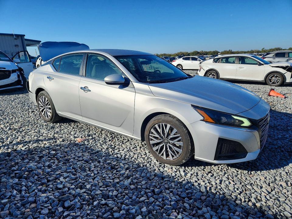 2023 Nissan Altima sv