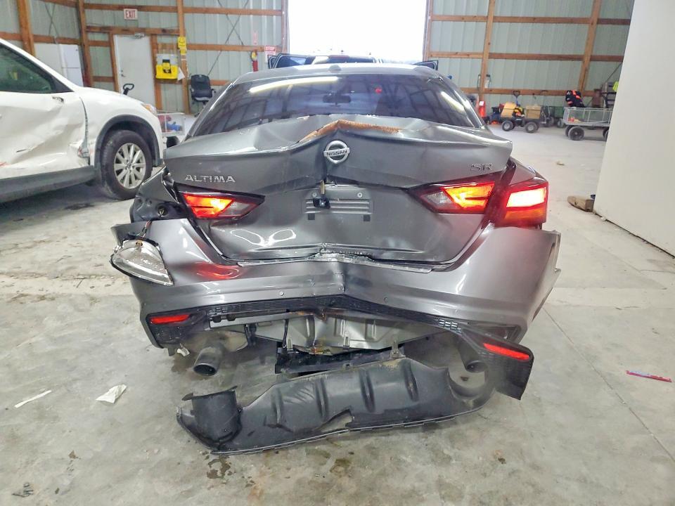 2022 Nissan Altima 2.5 sr