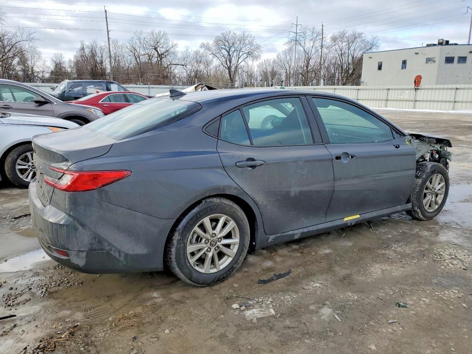 2025 Toyota Camry le