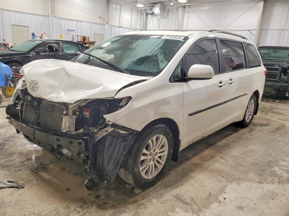 2017 Toyota Sienna xle 8-passenger