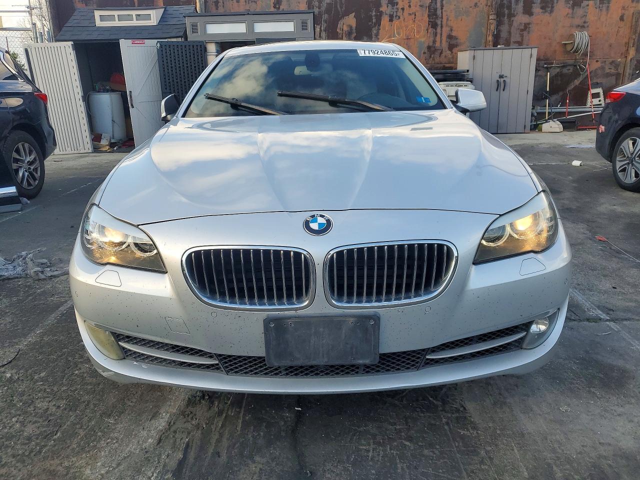 2011 BMW 528 i
