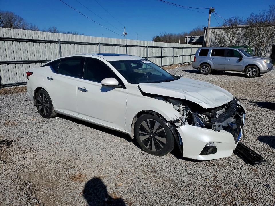 2022 Niss Altima sl