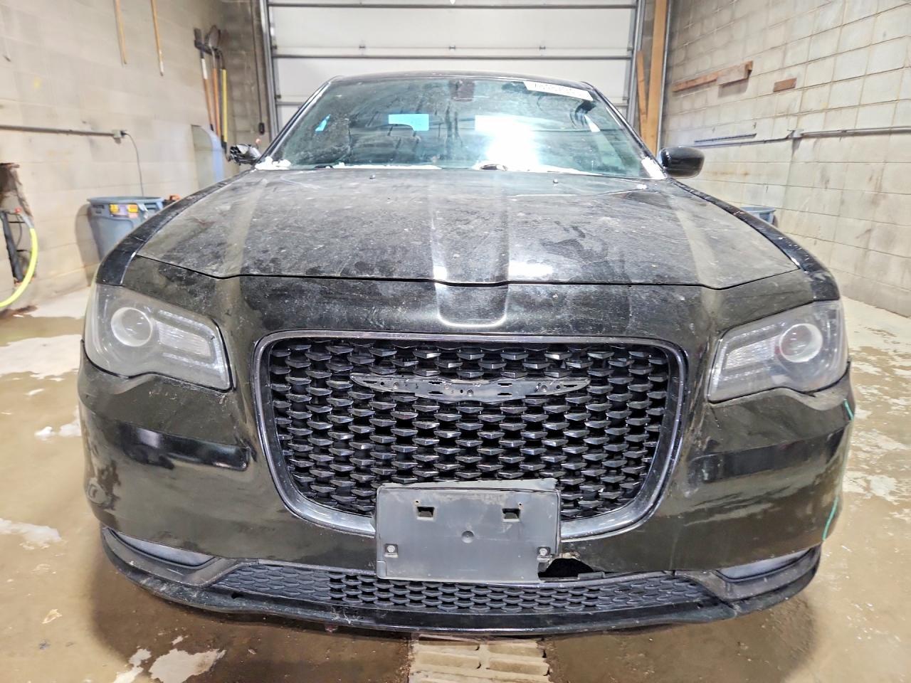2017 Chrysler 300 s
