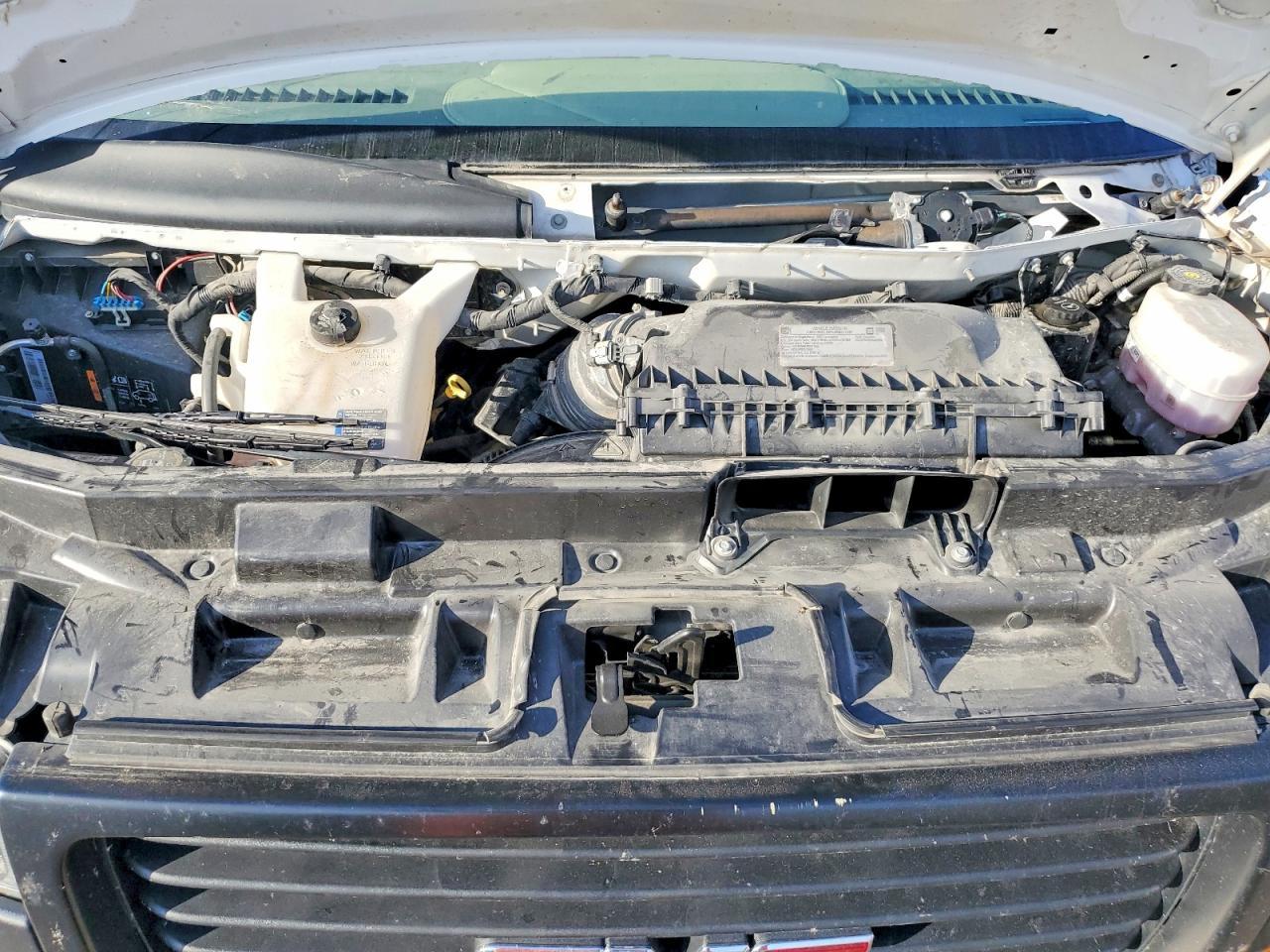 2022 GMC Savana BOX Truck