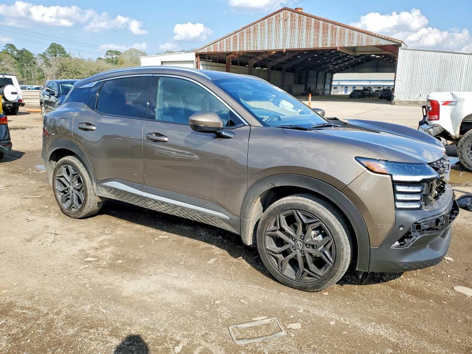 2025 Nissan Kicks sr