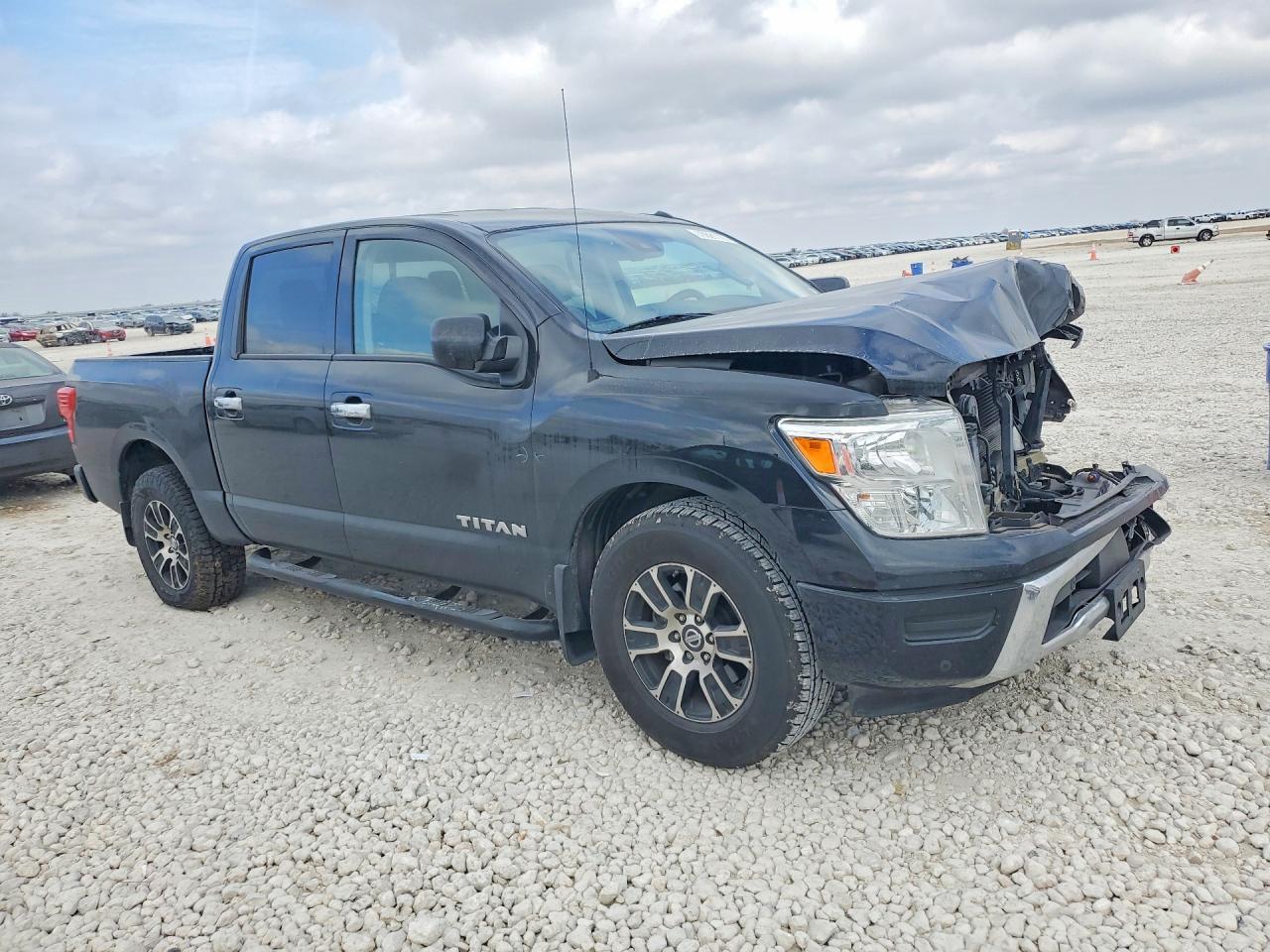 2021 Nissan Titan sv