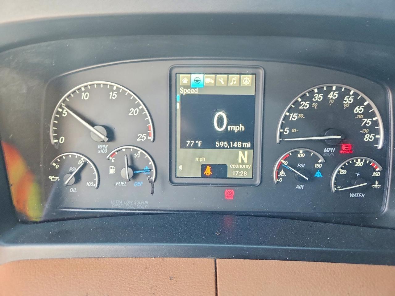 2020 Freightliner Cascadia 126 Semi Truck