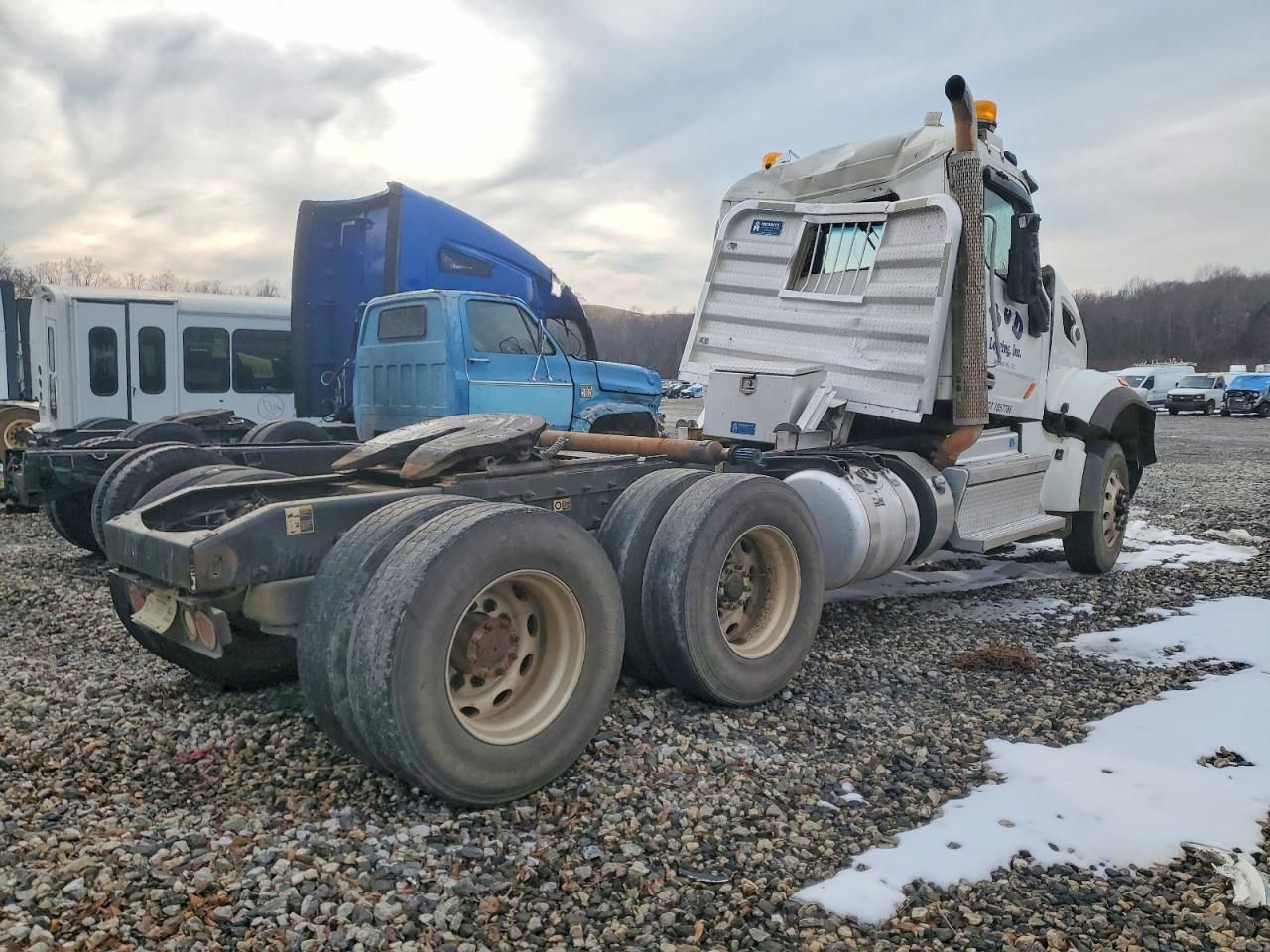 2018 Peterbilt 567 Semi Truck