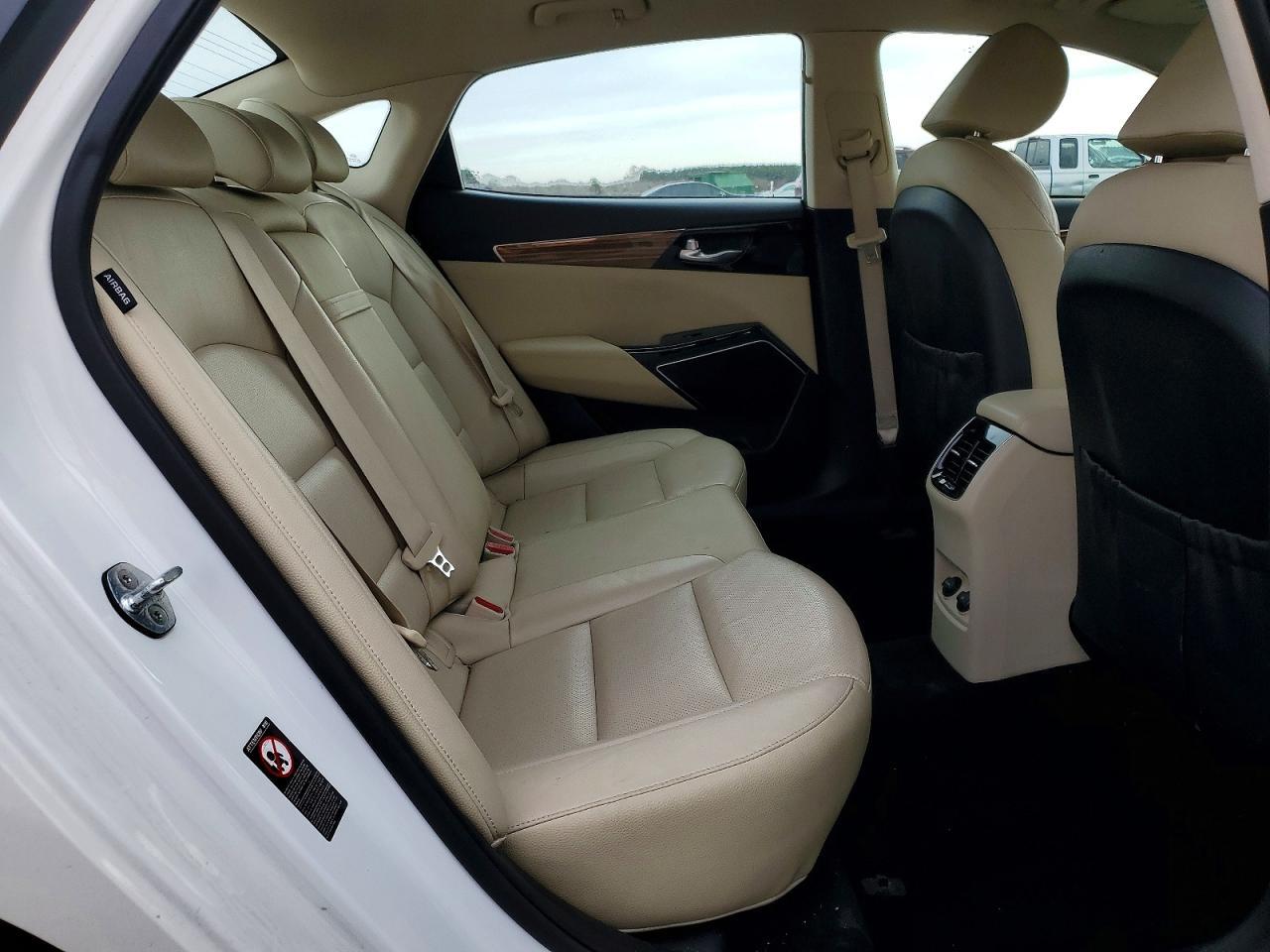 2017 KIA Cadenza Premium