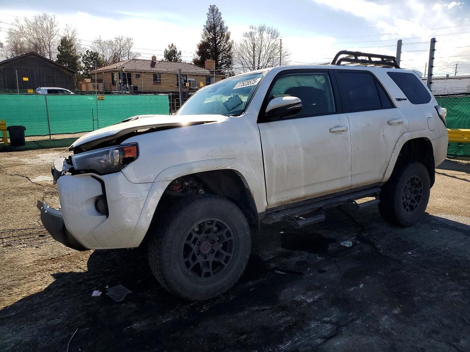 2023 Toyota 4runner se