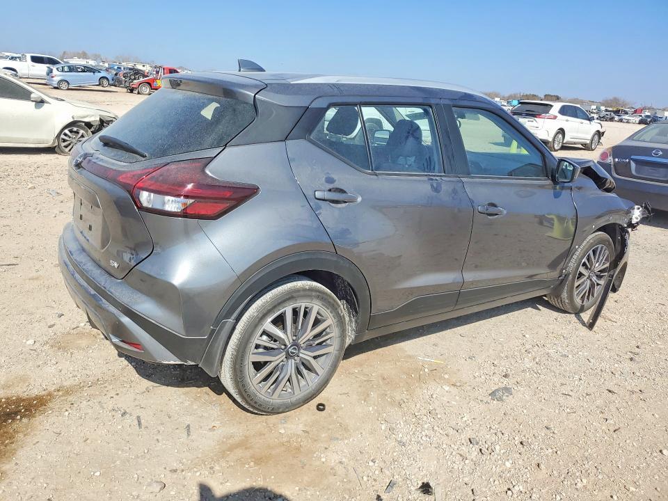 2023 Nissan Kicks sv