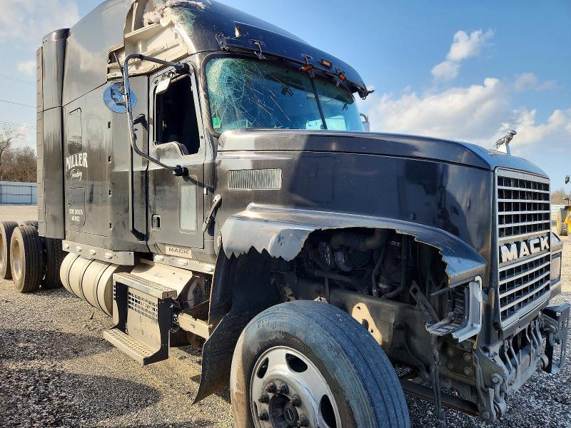 2020 Mack PI64T Semi Truck