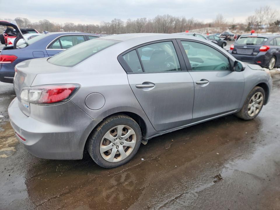 2013 Mazda 3 I