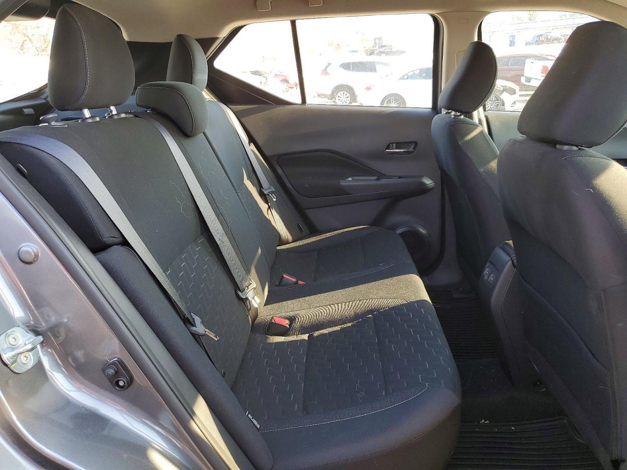 2024 Nissan Kicks sv