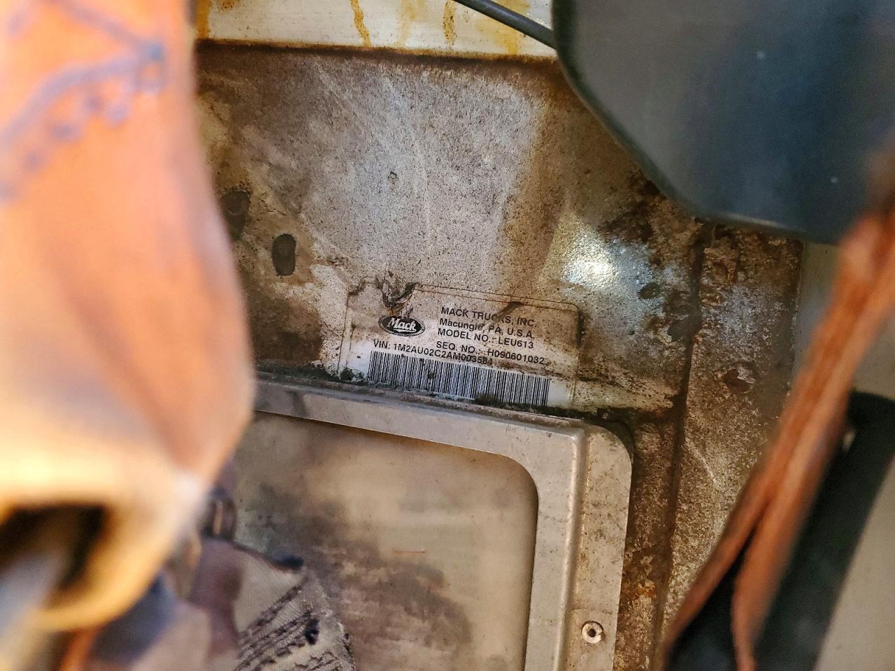 2010 Mack LEU613 Refuse Truck