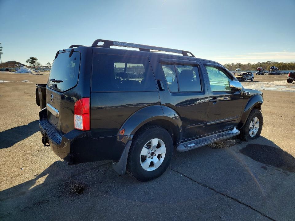 2005 Nissan Pathfinder le
