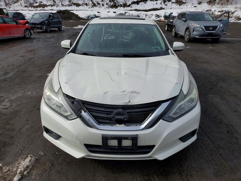2016 Niss Altima 2.5 sv
