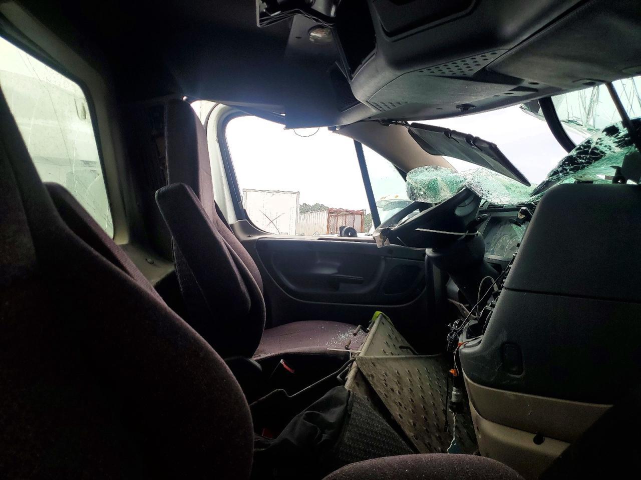 2018 Freightliner Cascadia 125 Semi Truck