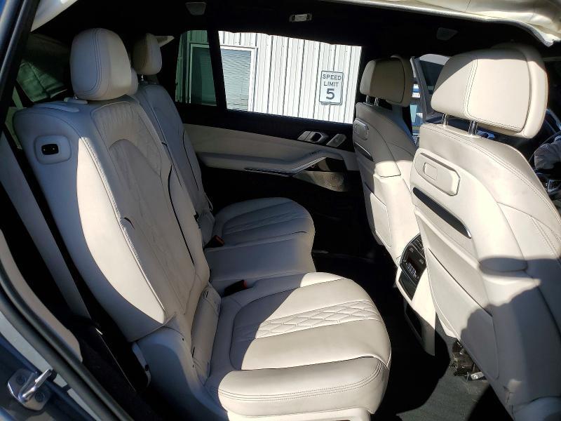 2023 BMW X7 M60i