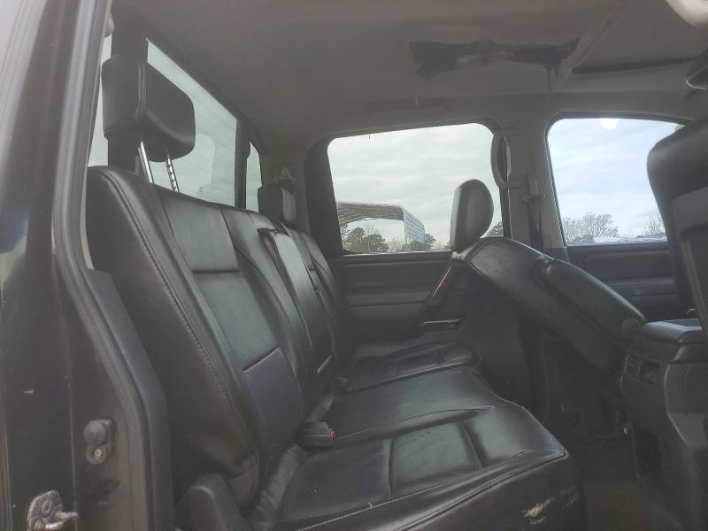 2010 Nissan Titan SE
