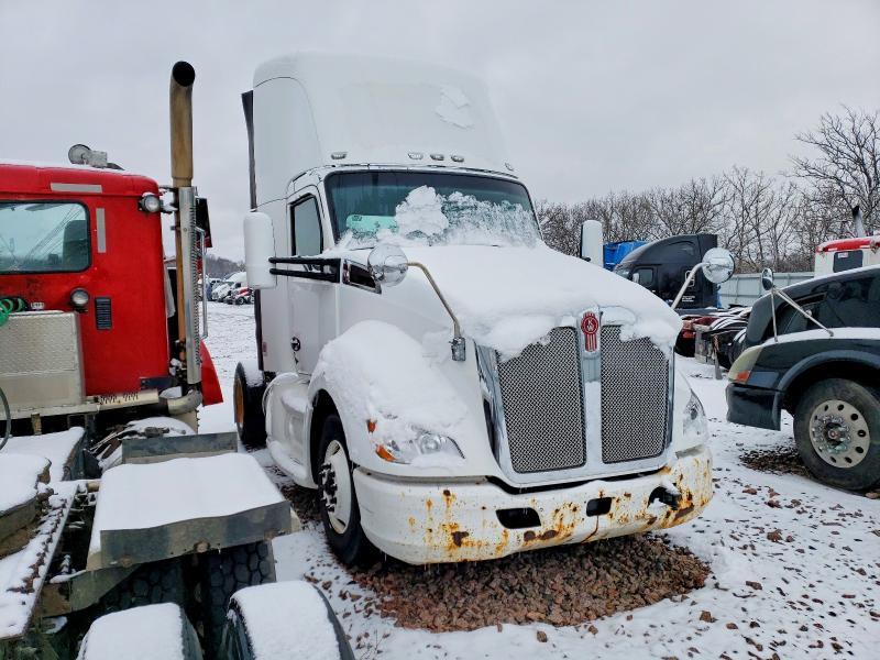 2015 Kenworth T680 Semi Truck