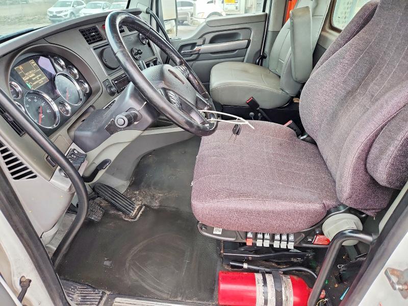 2016 Kenworth T680 Semi Truck