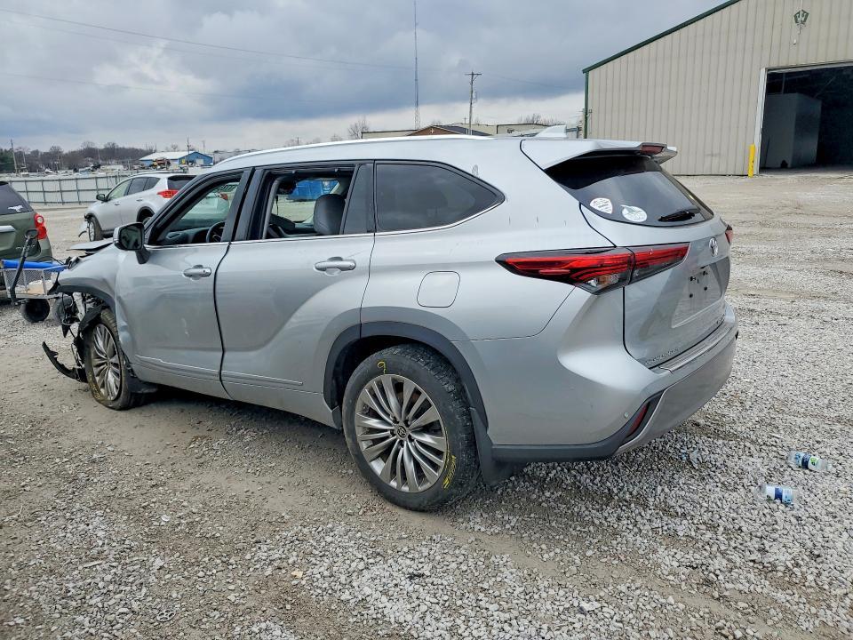 2022 Toyota Highlander Platinum