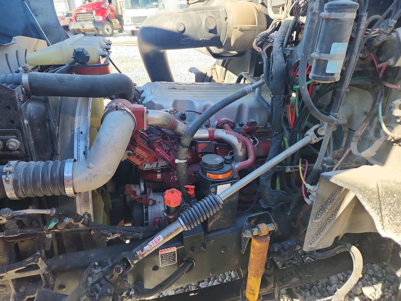2016 Mack CXU613 Semi Truck