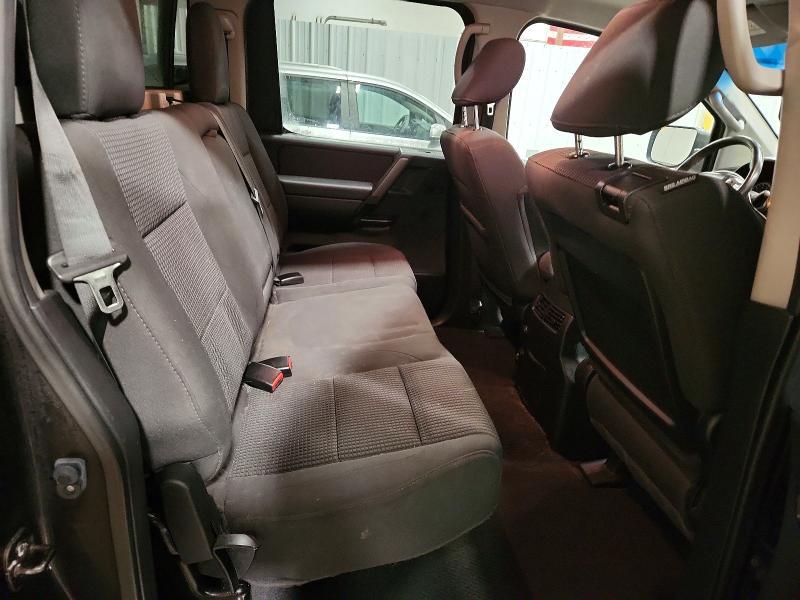 2014 Nissan Titan SV