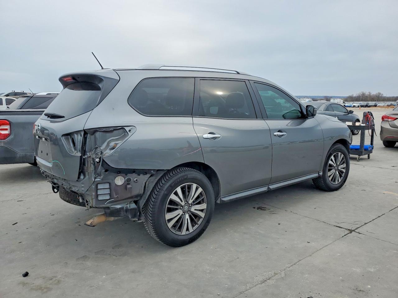 2017 Nissan Pathfinder s