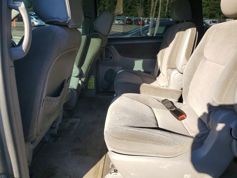 2004 Toyota Sienna ce