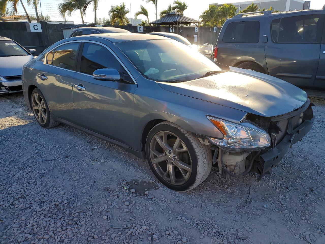 2012 Nissan Maxima s