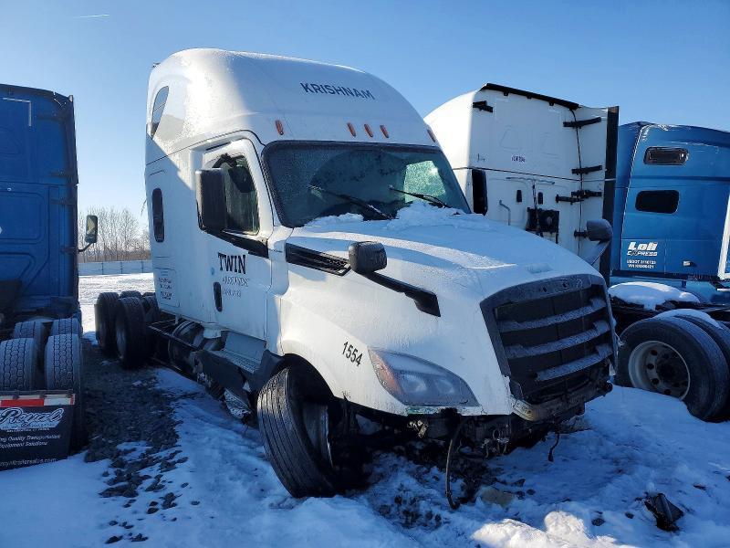 2020 Freightliner Cascadia 1-semi Truck