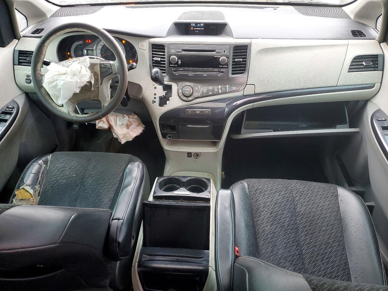 2014 Toyota Sienna se 8-passenger