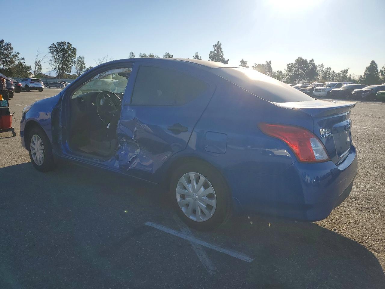 2016 Niss Versa s