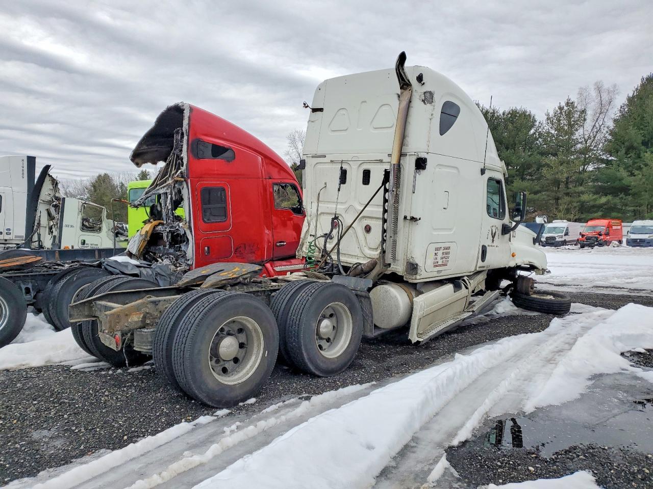 2011 Freigliner 2011 Freightliner Cascadia 125 Semi Truck