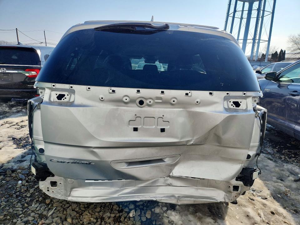 2022 KIA Carnival lx