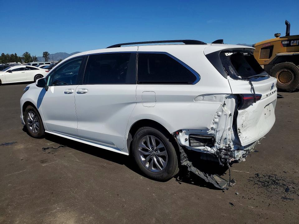 2023 Toyota Sienna le 8-passenger