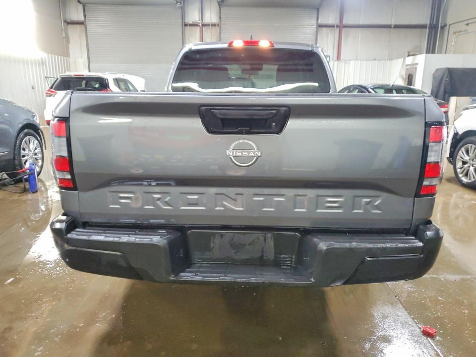 2022 Nissan Frontier s