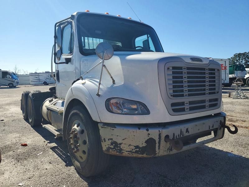 2016 Freightliner Business Class M2 Semi Truck