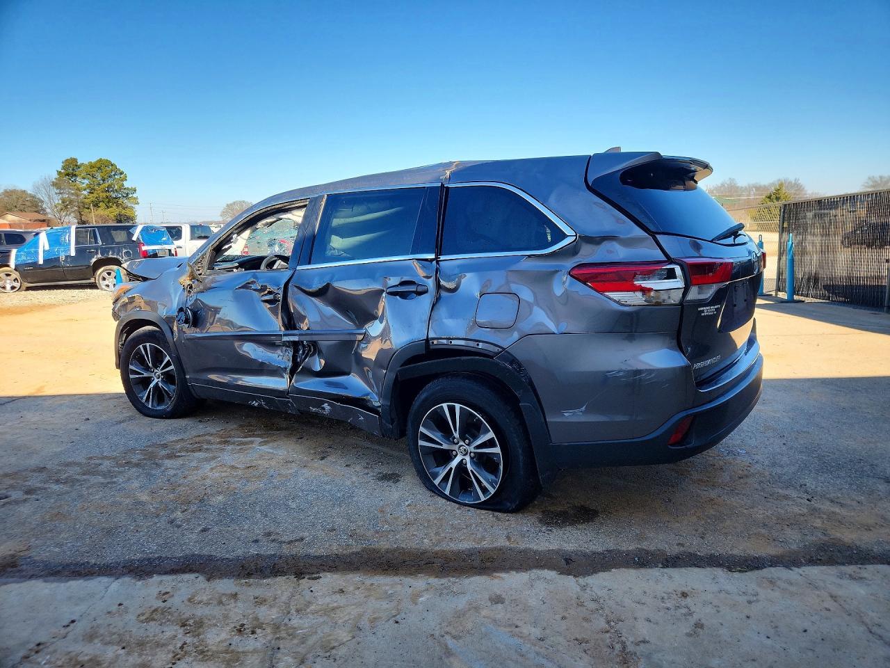 2017 Toyota Highlander le