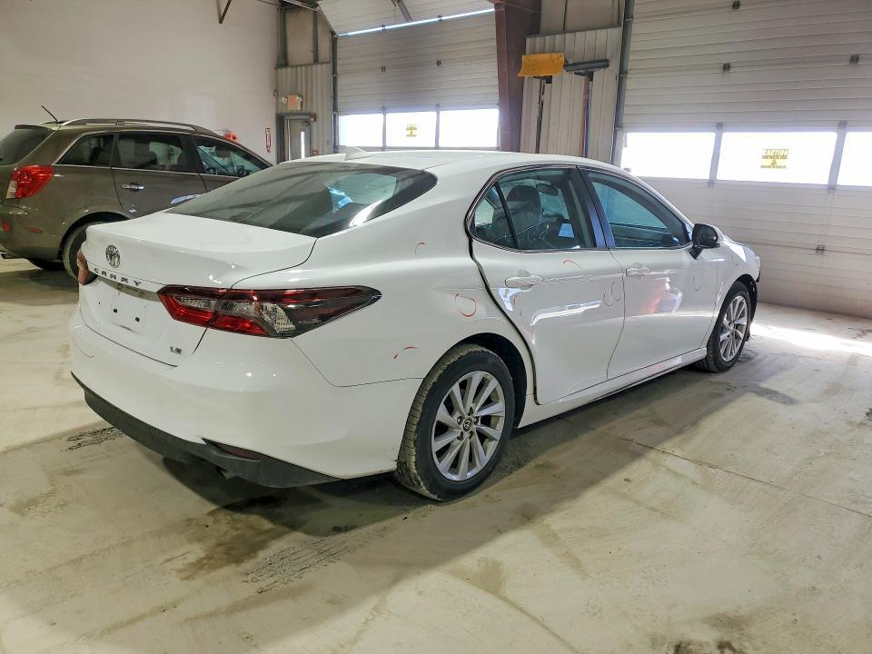 2022 Toyota Camry le