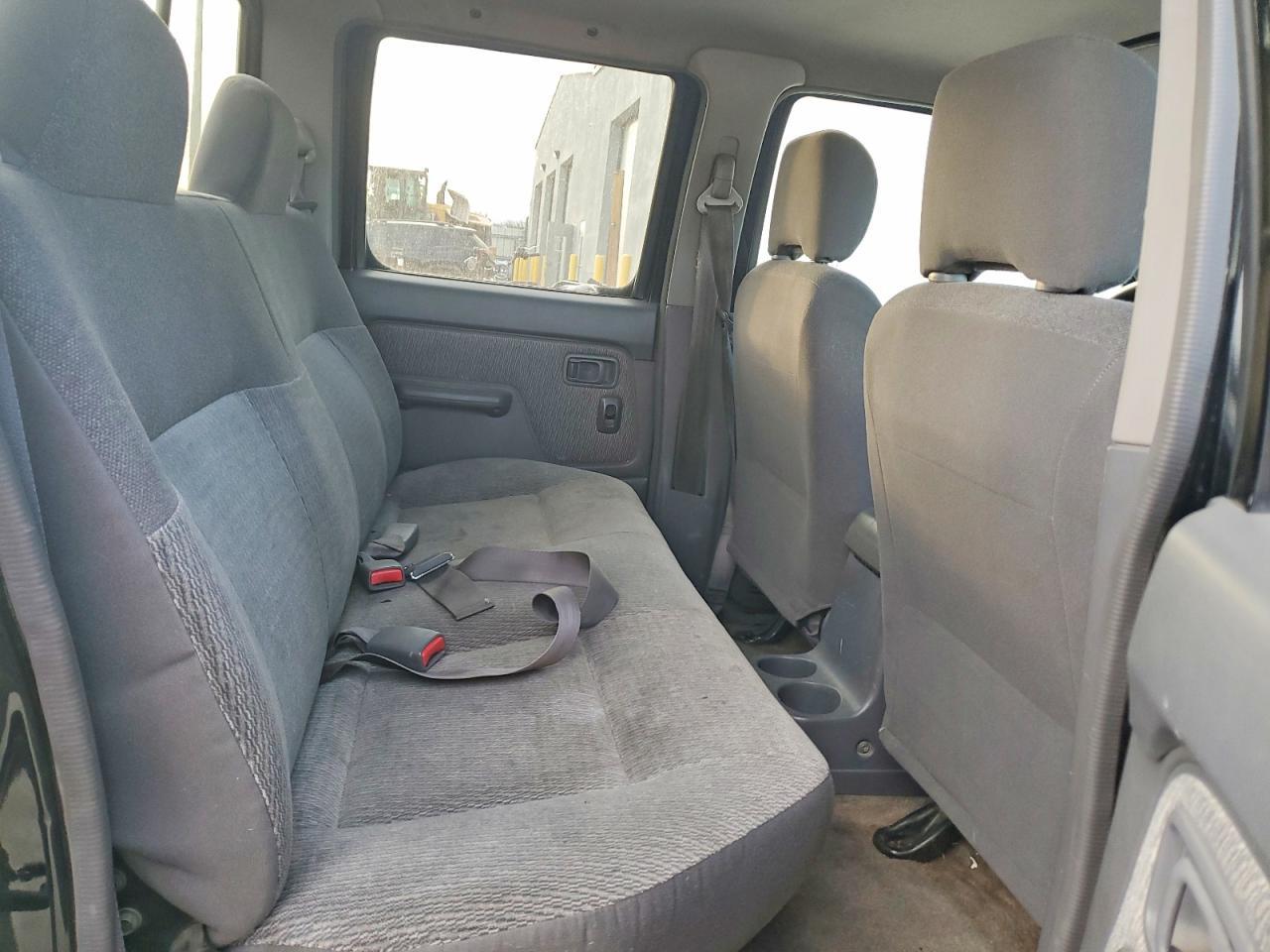 2000 Nissan Frontier XE