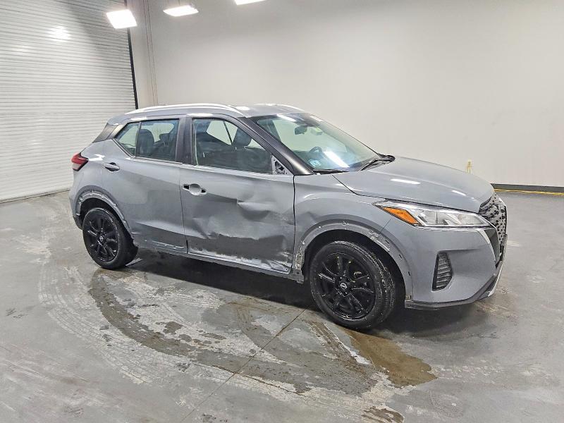 2023 Nissan Kicks sv