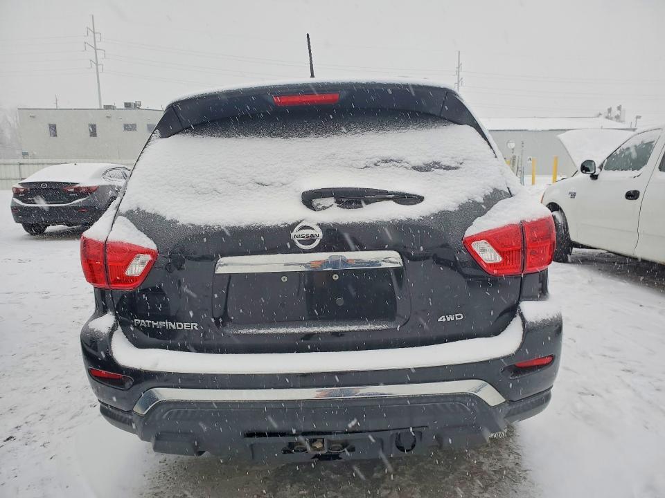 2017 Nissan Pathfinder s
