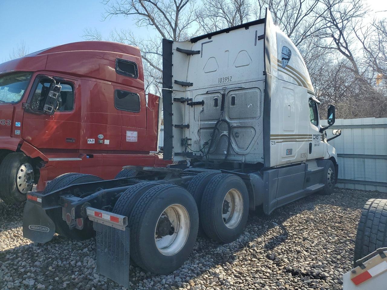 2020 Freigliner 2020 Freightliner Cascadia 126 Semi Truck