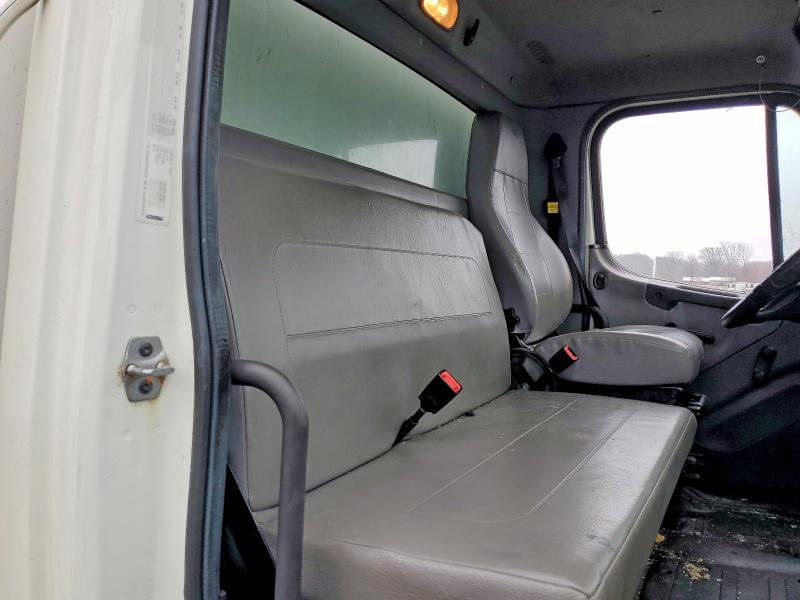 2016 Freightliner Business Class M2 box Truck
