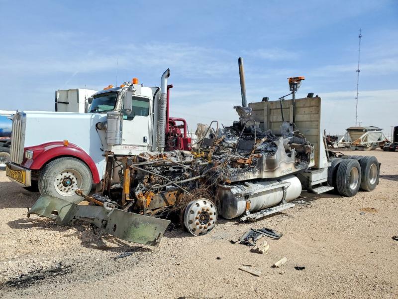 2005 Freightliner Convention Semi Truck