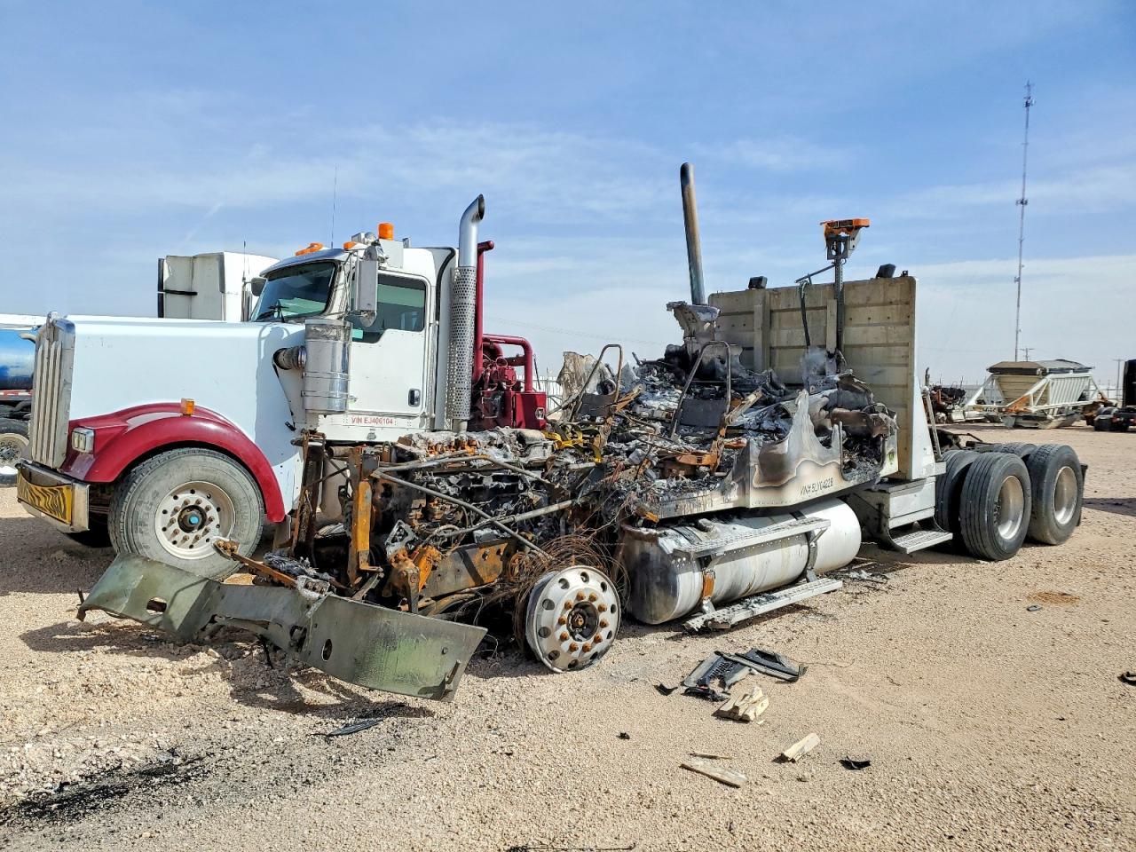 2005 Freightliner Convention Semi Truck