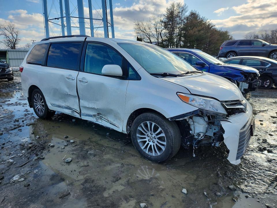 2020 Toyota Sienna xle